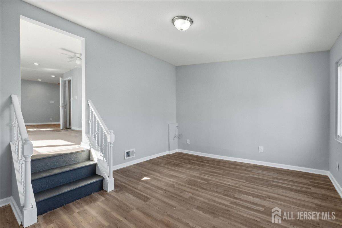Sayreville, NJ 08872,83 Smullin ST