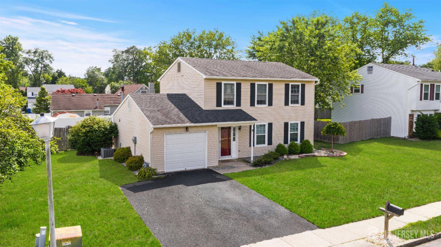 Howell, NJ 07731,3 Mendon CT