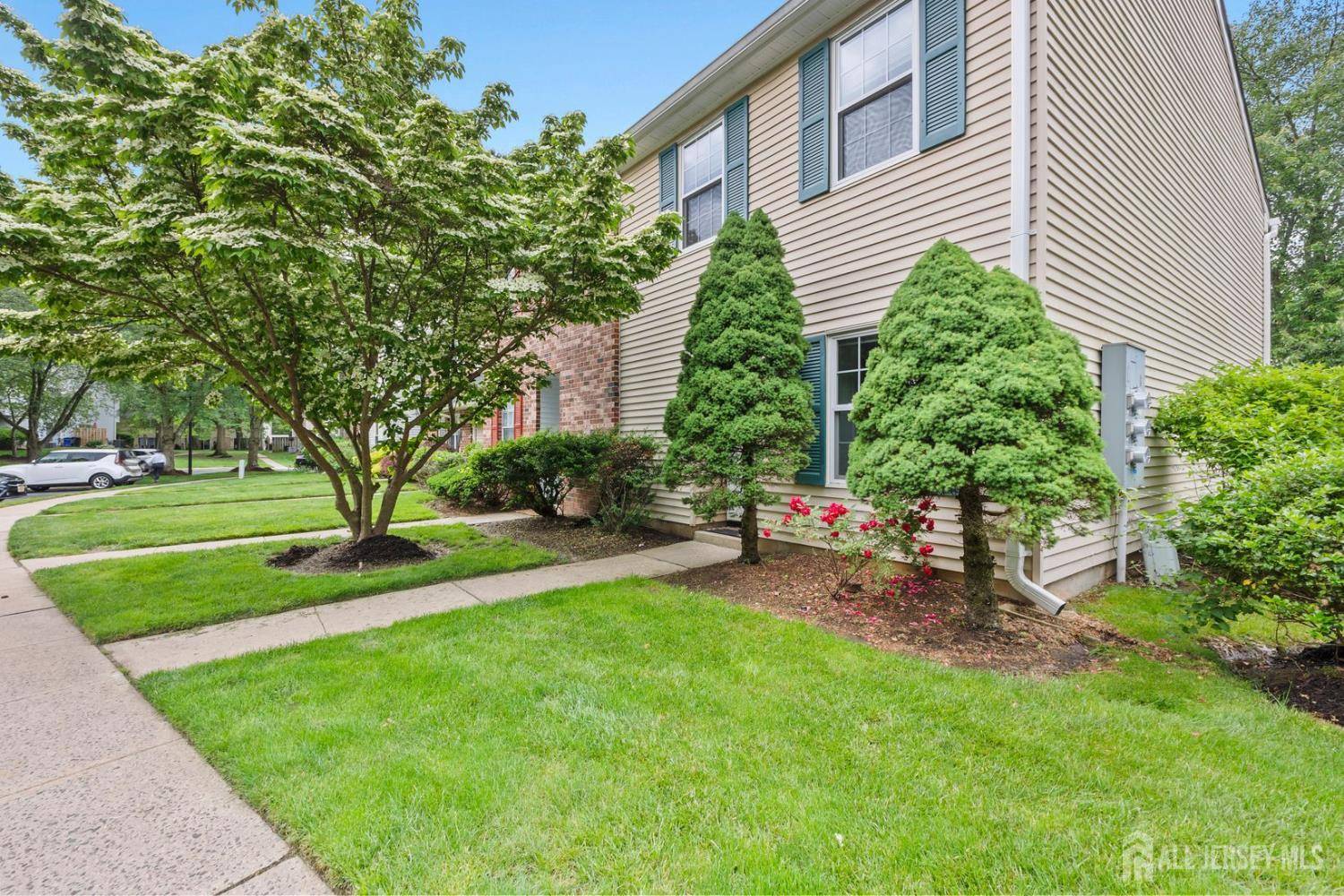 East Brunswick, NJ 08816,372 McDowell DR