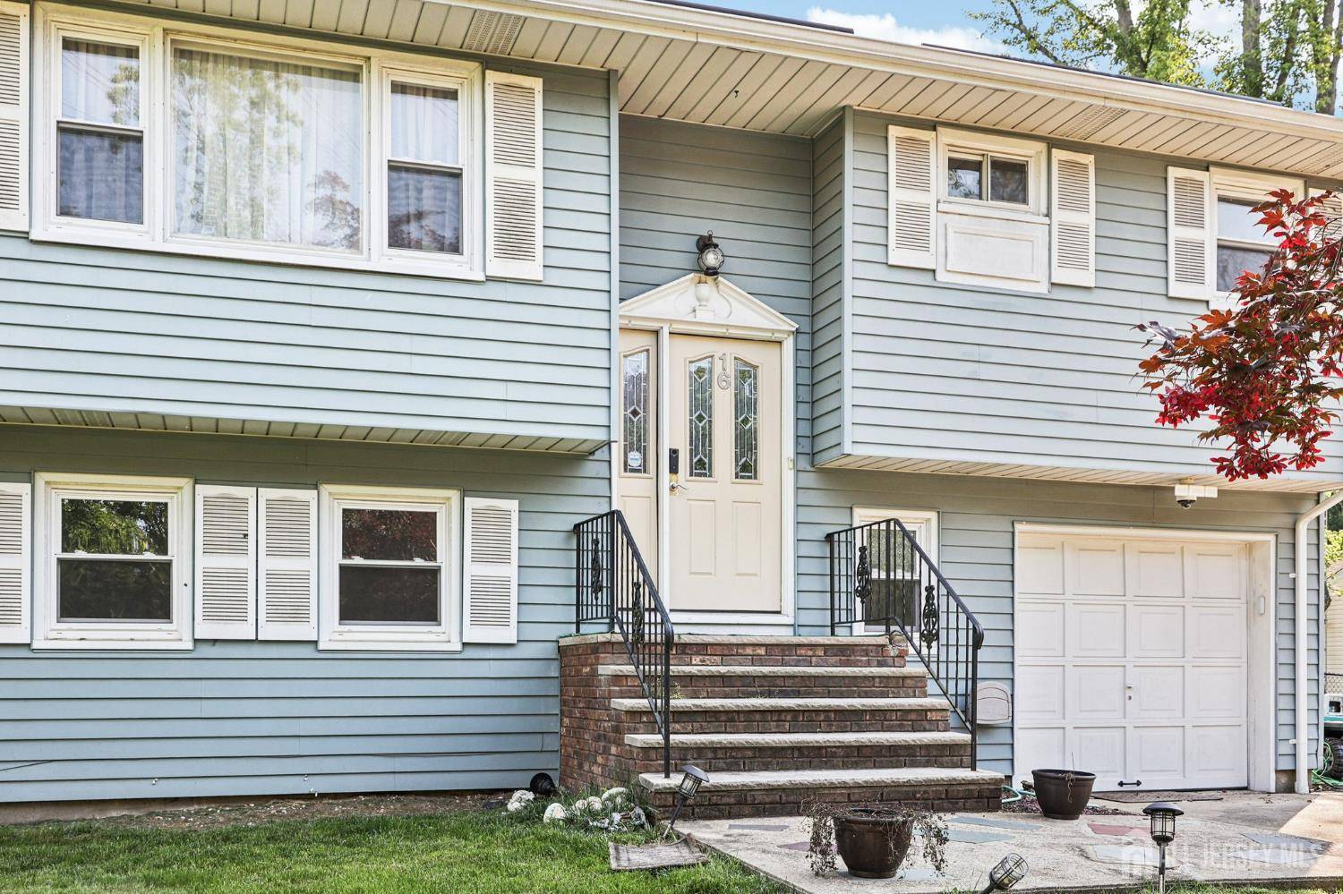 East Brunswick, NJ 08816,16 Kerschner LN