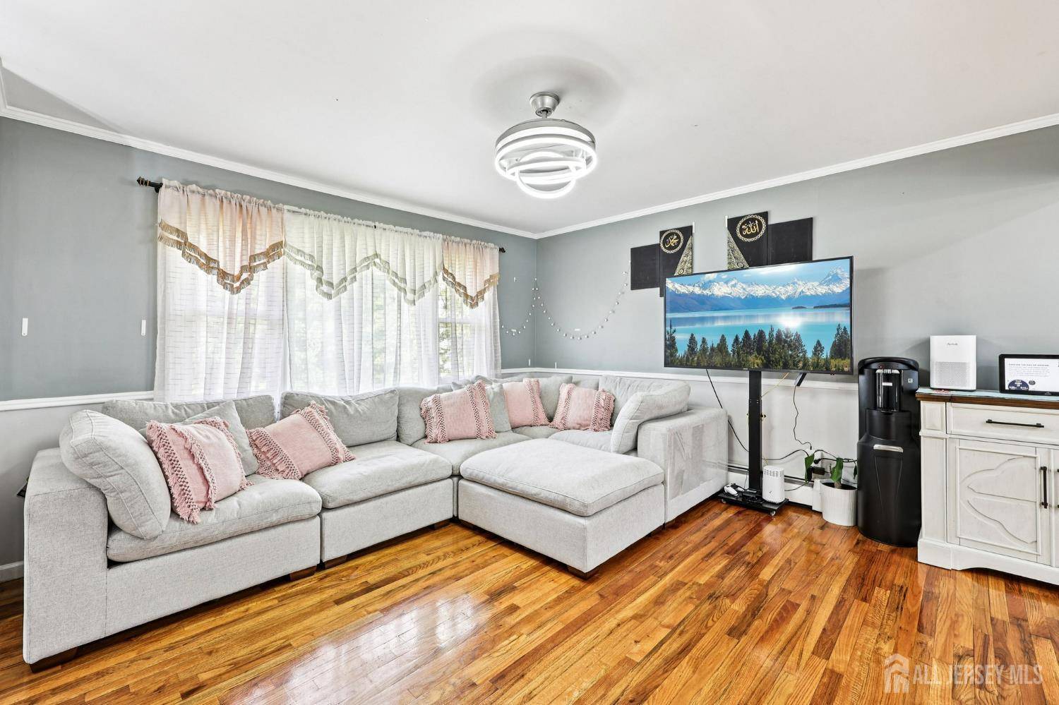 East Brunswick, NJ 08816,16 Kerschner LN