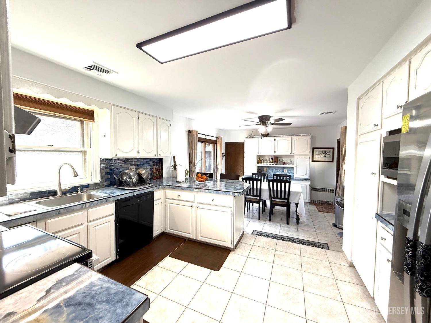 Edison, NJ 08820,34 Parker RD
