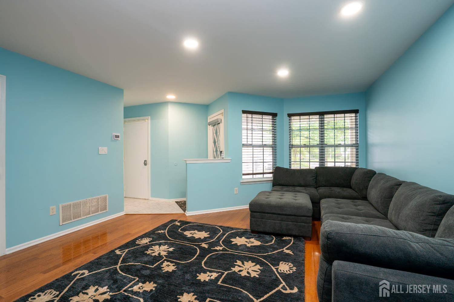 North Brunswick, NJ 08902,141 Briarwood DR