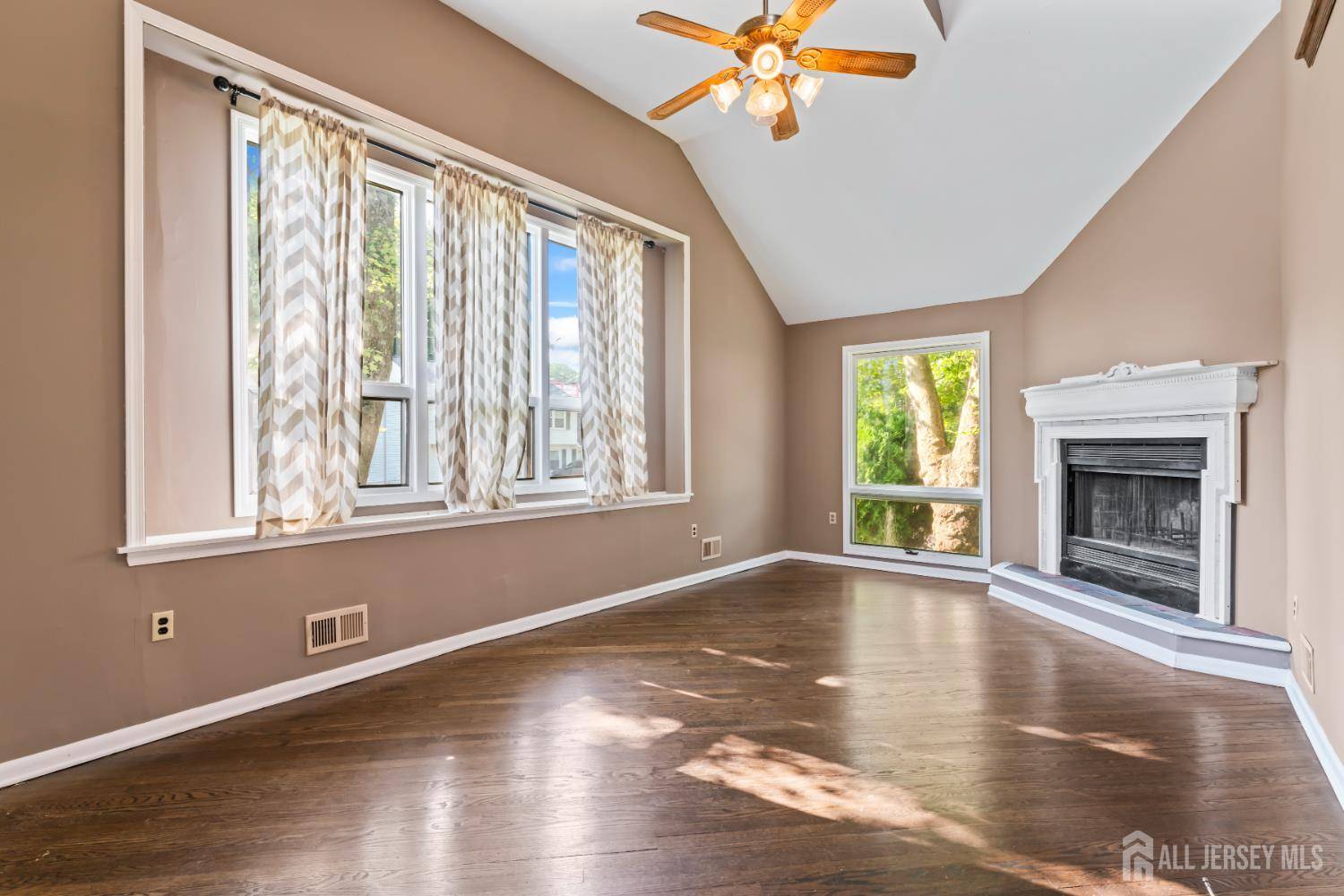 Middletown, NJ 07718,76 9th ST