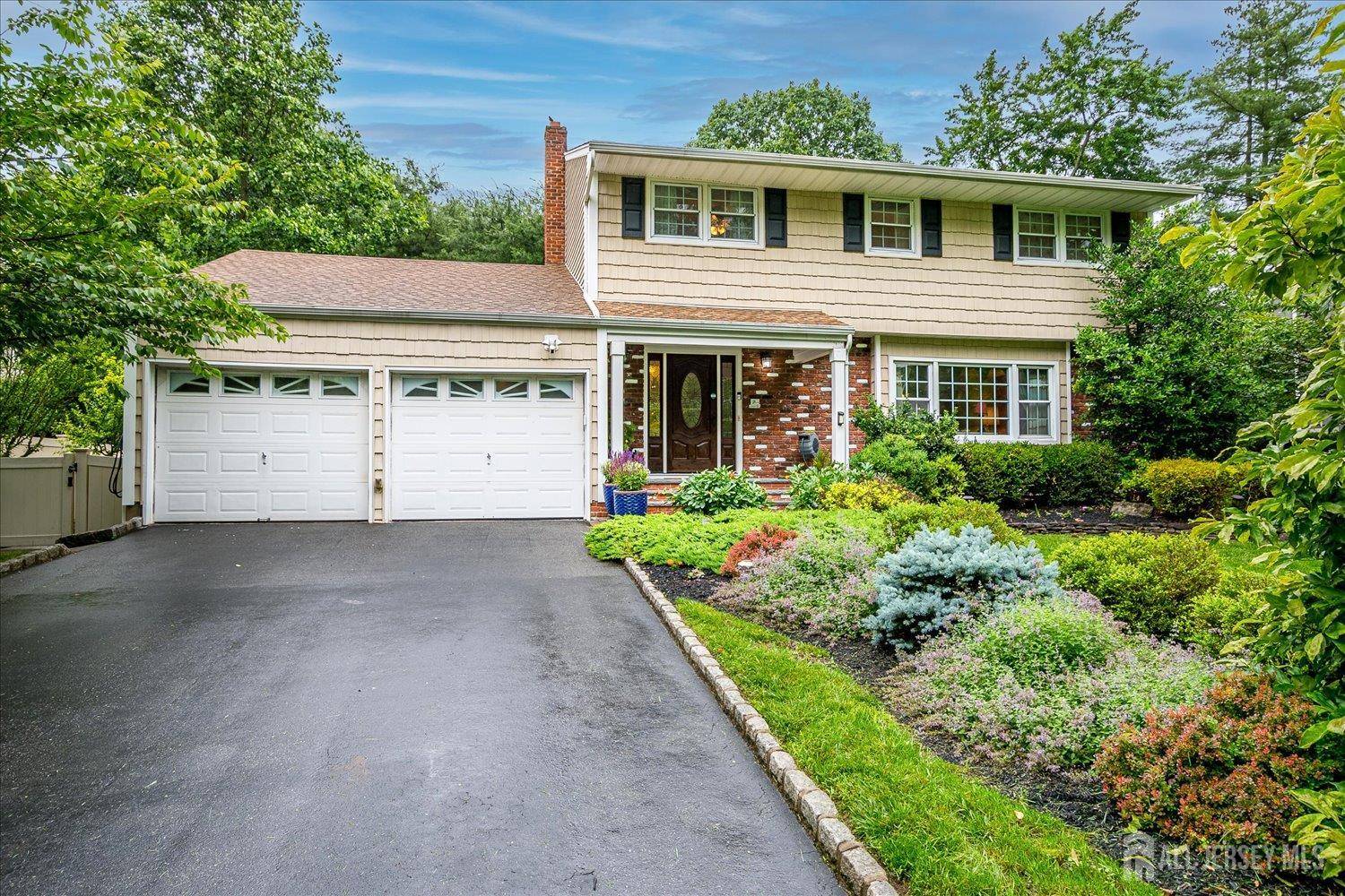 Edison, NJ 08820,10 Dellview DR