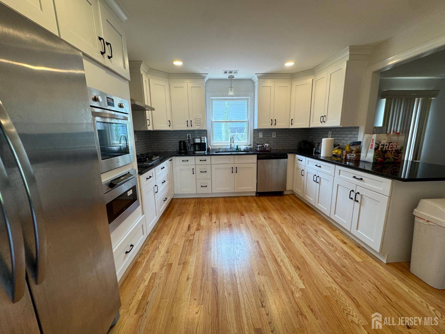 Edison, NJ 08820,5 Hollywood ST