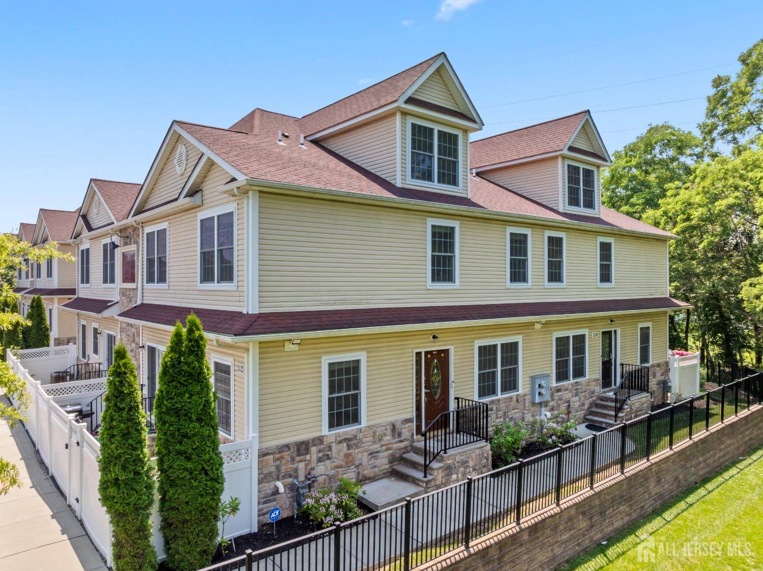 Edison, NJ 08820,32 Cinder RD #22
