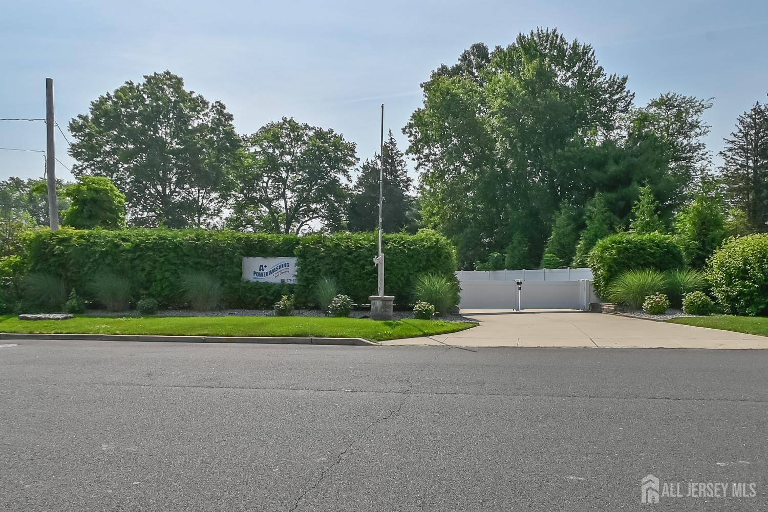 Jamesburg, NJ 08831,33 Bordentown TPKE