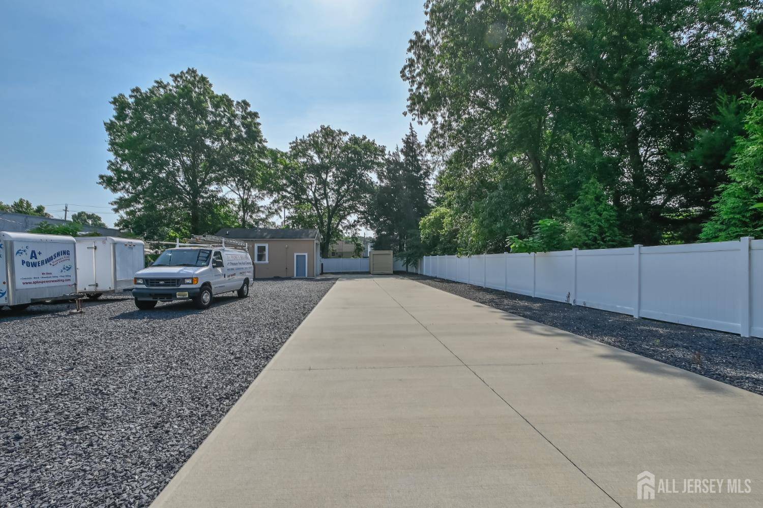 Jamesburg, NJ 08831,33 Bordentown TPKE