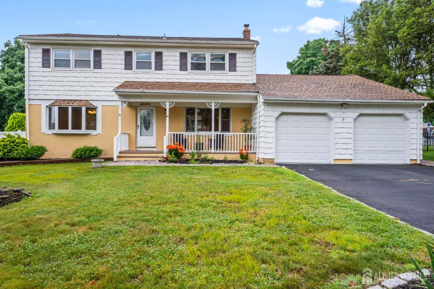 East Brunswick, NJ 08816,16 London DR