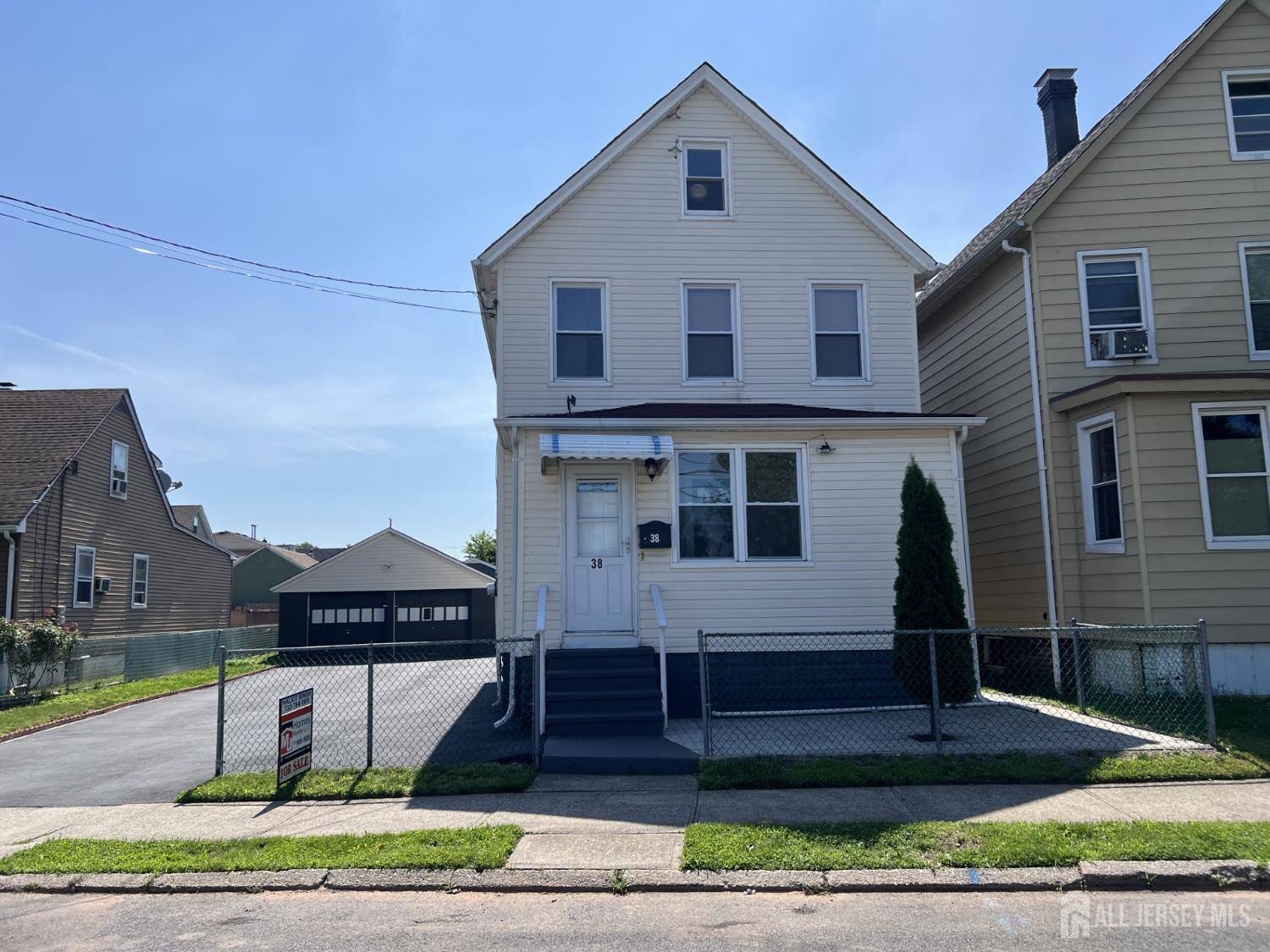 Carteret, NJ 07008,38 Hayward AVE