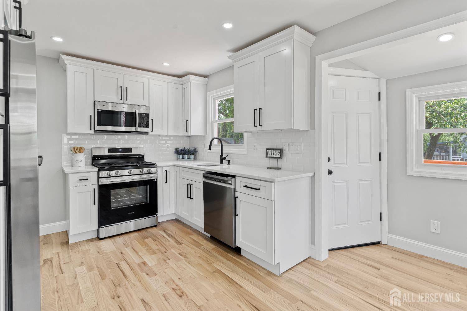 Edison, NJ 08817,12 Trenton AVE
