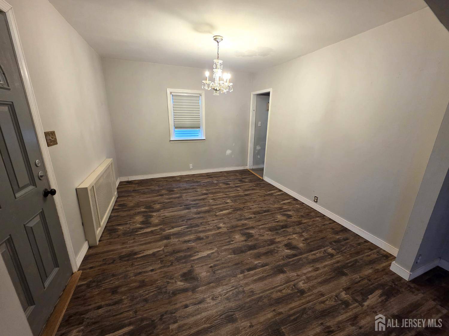 Edison, NJ 08817,4 Vale ST