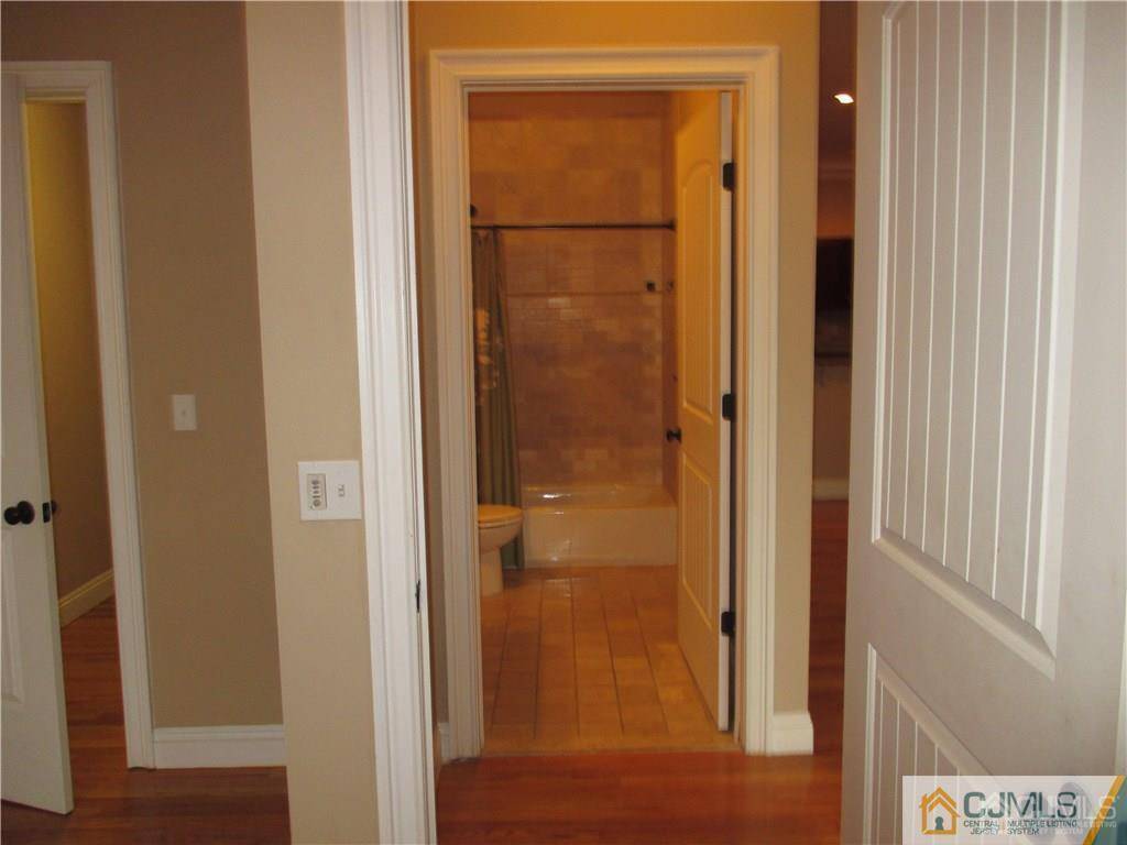 Perth Amboy, NJ 08861,547 547 Sayre Ave AVE #201