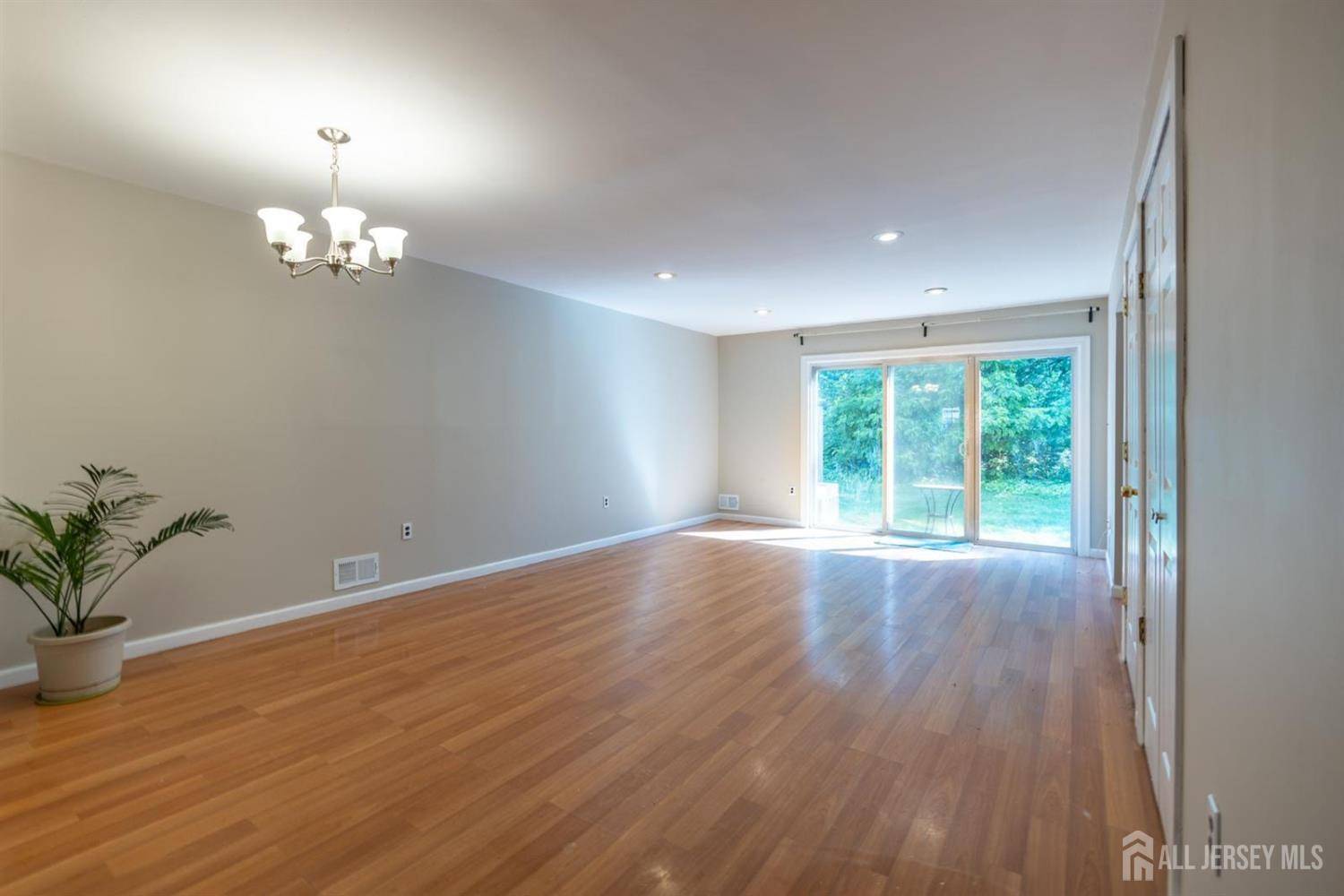 East Brunswick, NJ 08816,72 Morgan PL