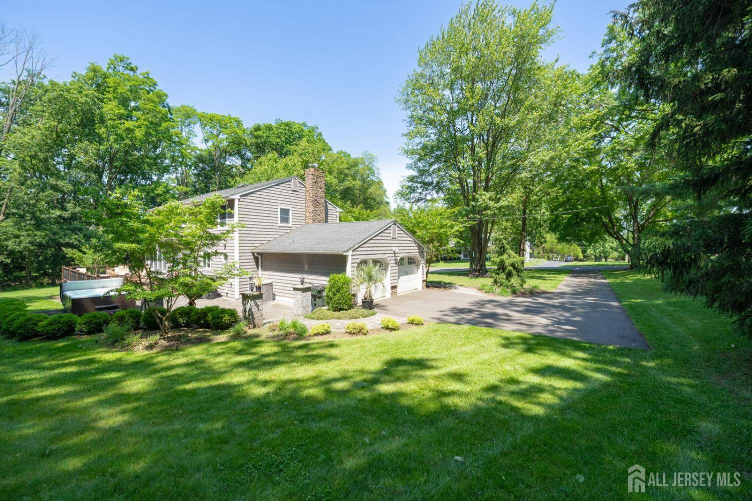 Holmdel, NJ 07733,5 Wedgewood LN