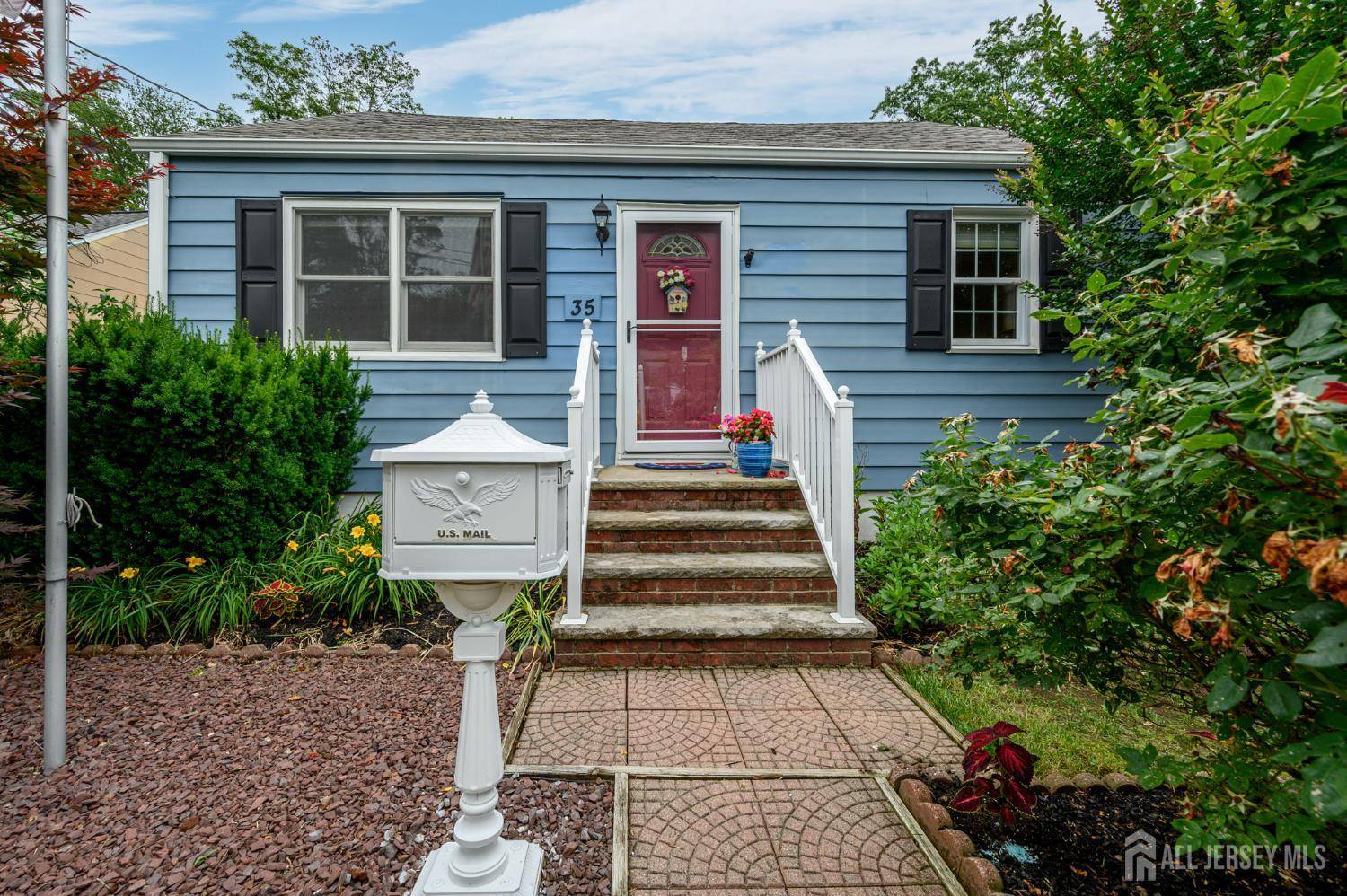Spotswood, NJ 08884,35 Maiden LN