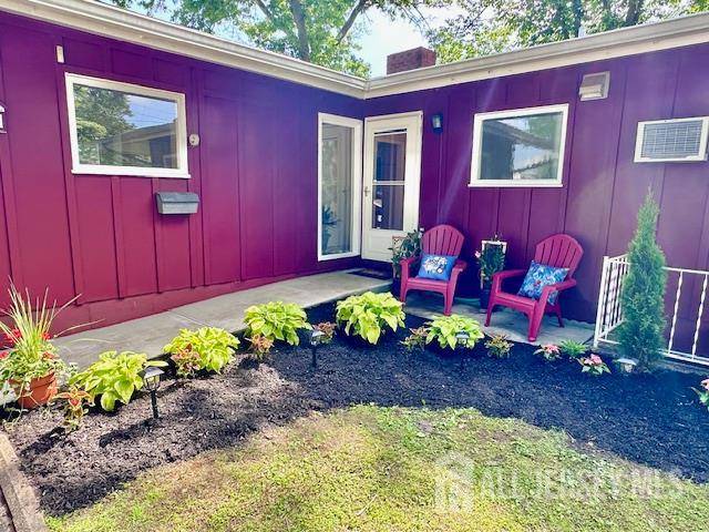 Spotswood, NJ 08884,170 Burlington AVE