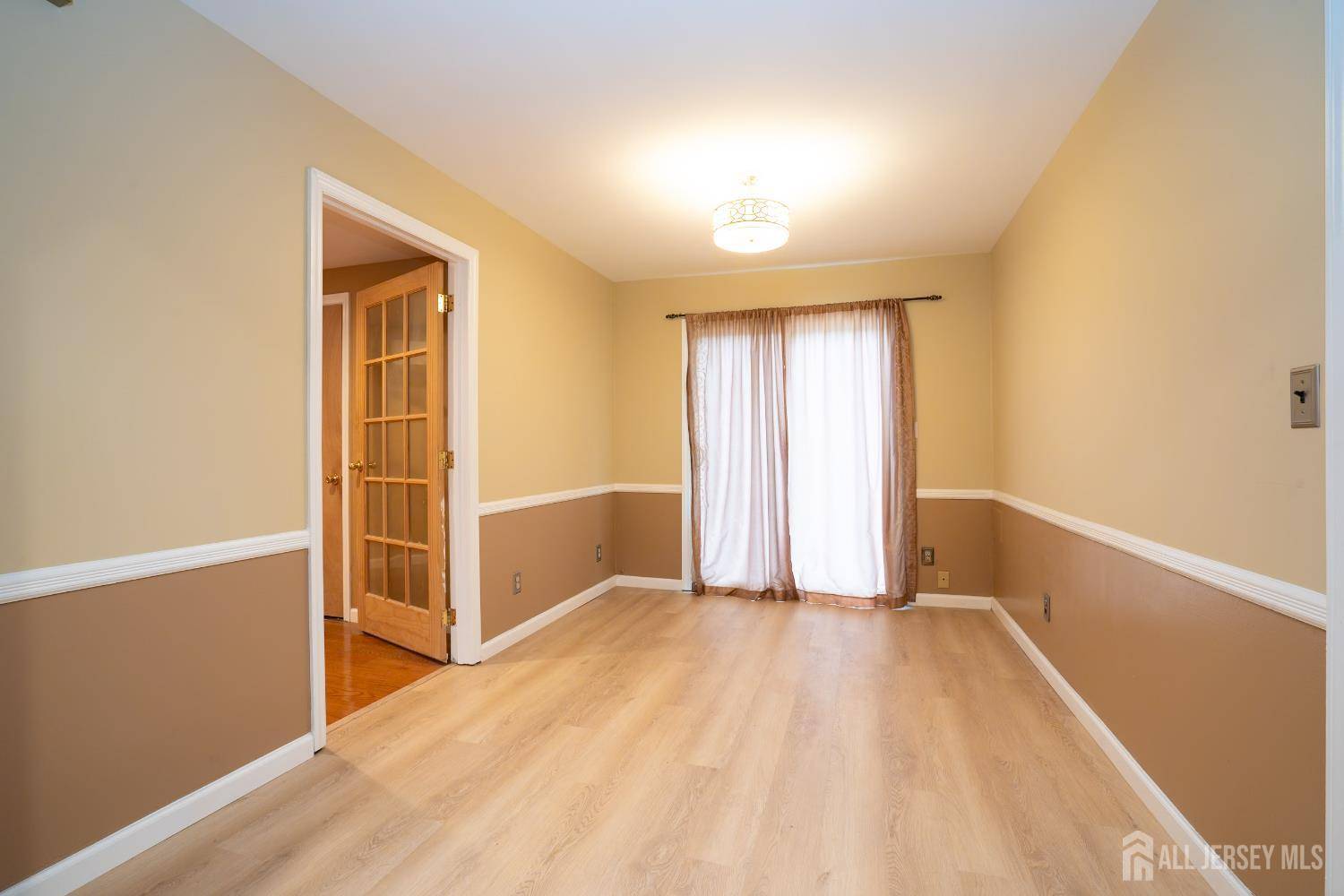 Iselin, NJ 08830,314 Benjamin AVE