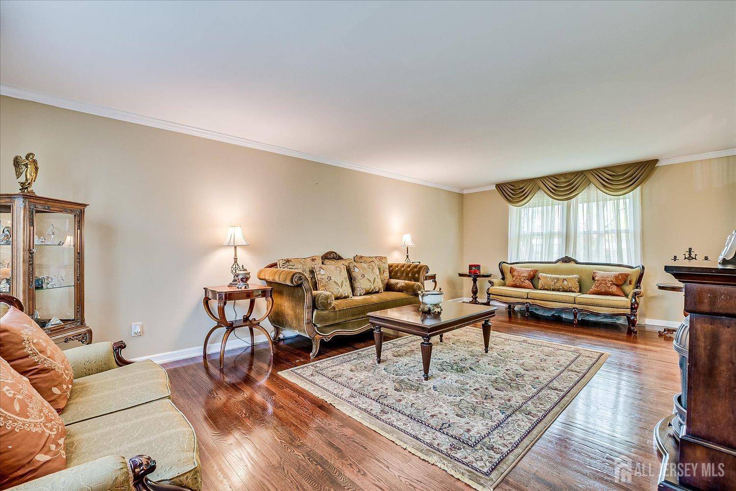 East Brunswick, NJ 08816,4 Hollis RD