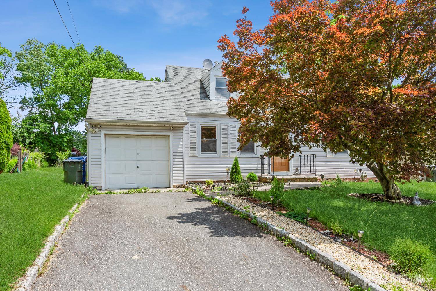 Colonia, NJ 07067,8-8 Longfellow DR