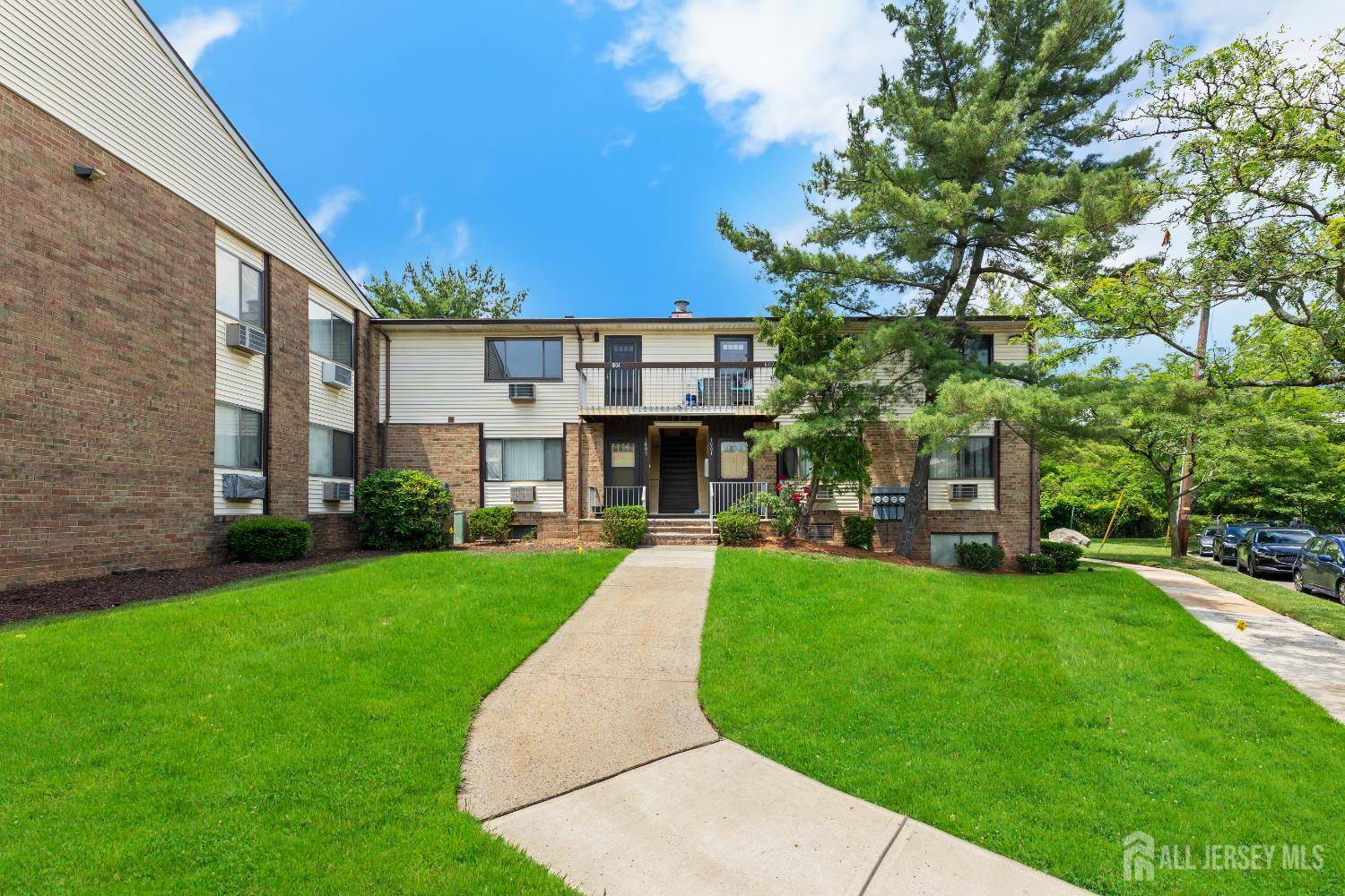 Woodbridge Proper, NJ 07095,1004 Cricket LN