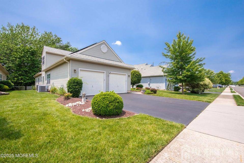 Monroe, NJ 08831,221 Valencia DR