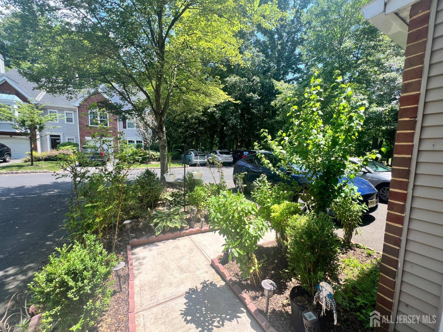 Plainsboro, NJ 08536,9 Henry CT