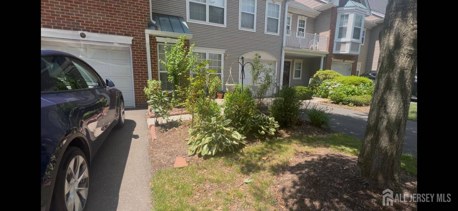 Plainsboro, NJ 08536,9 Henry CT