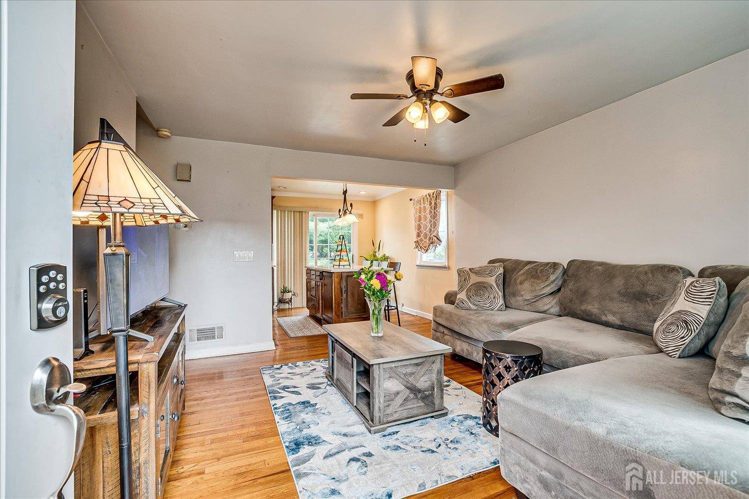 Edison, NJ 08817,6 Dundar RD