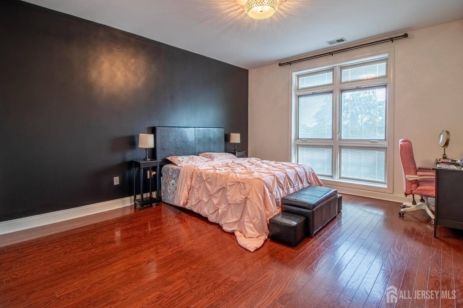 Robbinsville, NJ 08691,2360 Route 33 #301