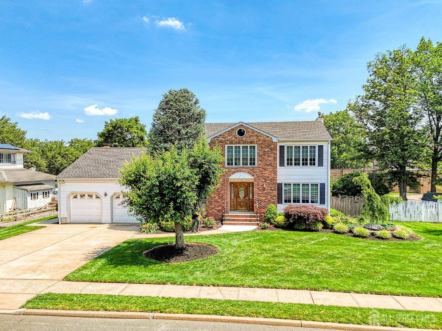 North Brunswick, NJ 08902,833 Cranbury Cross RD
