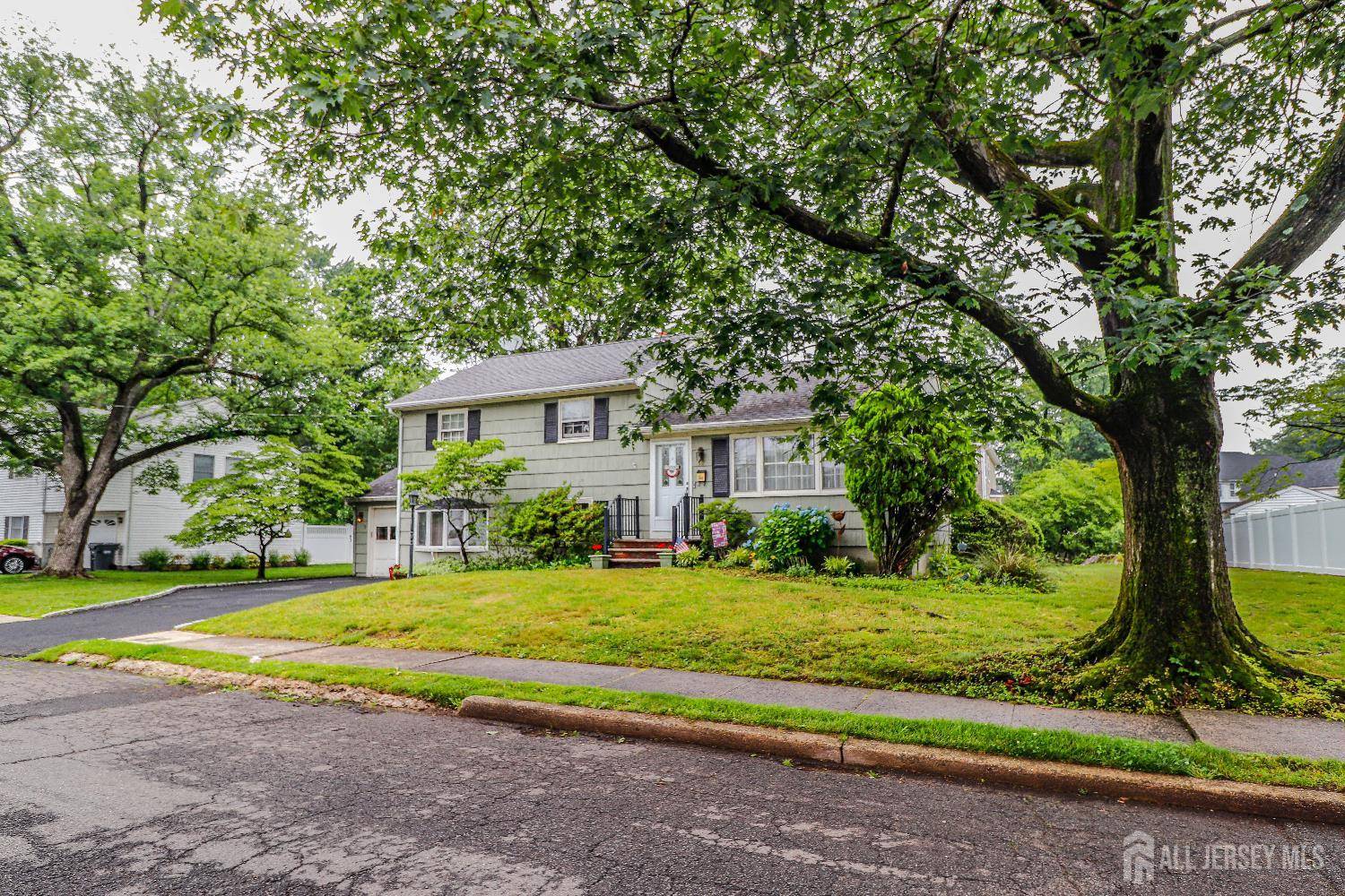 Metuchen, NJ 08840,12 Aldrich AVE