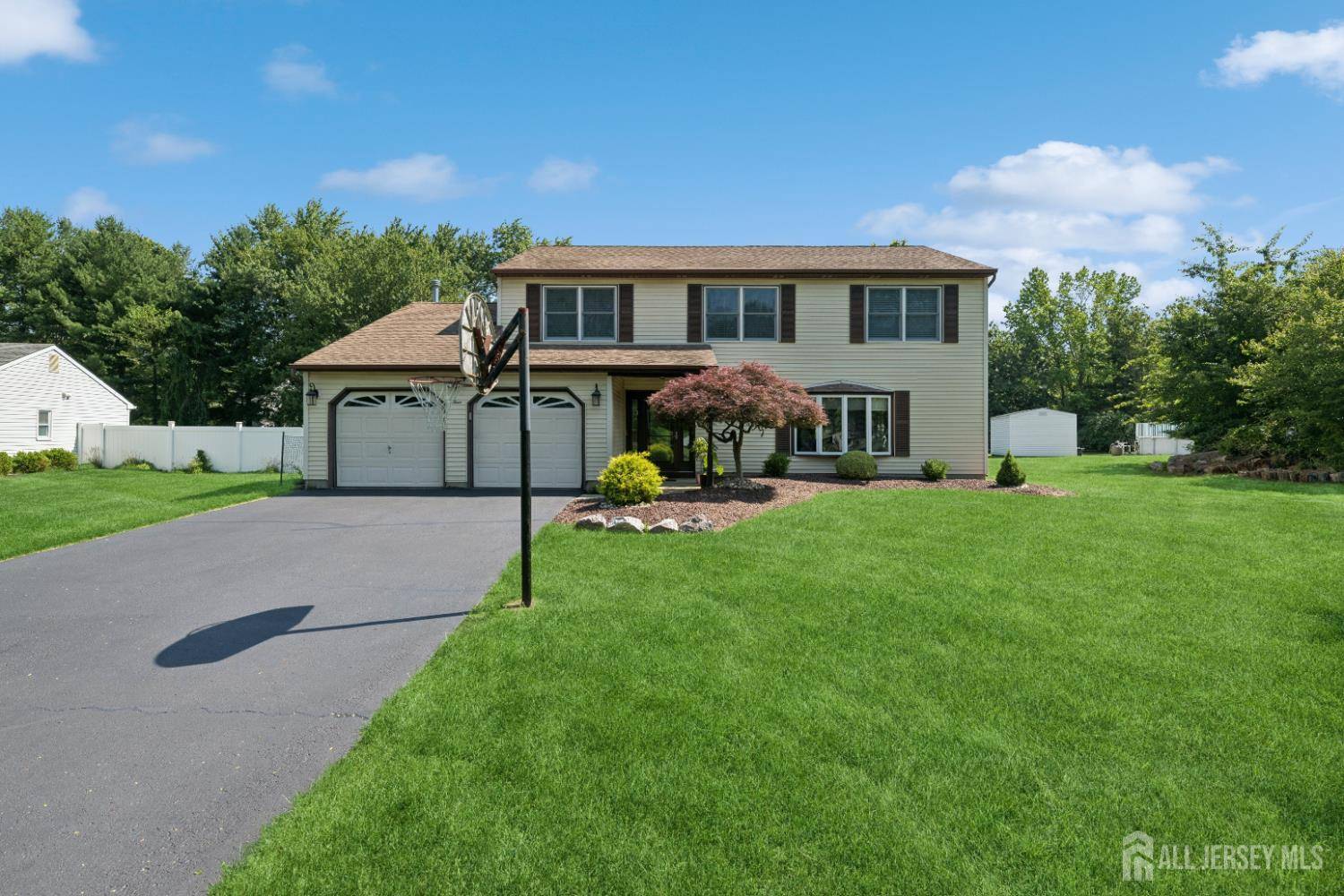 Manalapan, NJ 07726,4 Monterey LN