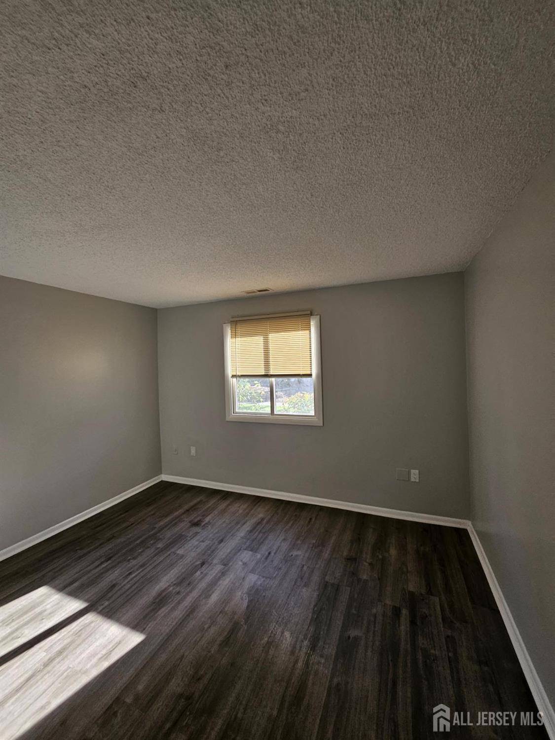 Edison, NJ 08817,1503 Raspberry CT