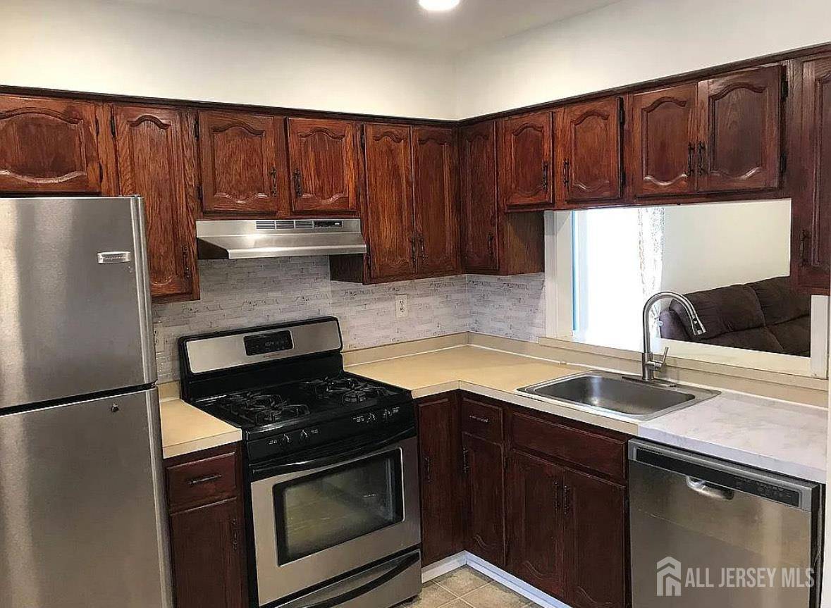 Iselin, NJ 08830,604 Woodbridge Commons WAY