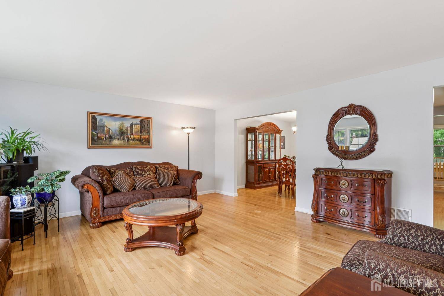 East Brunswick, NJ 08816,28 Thomas RD