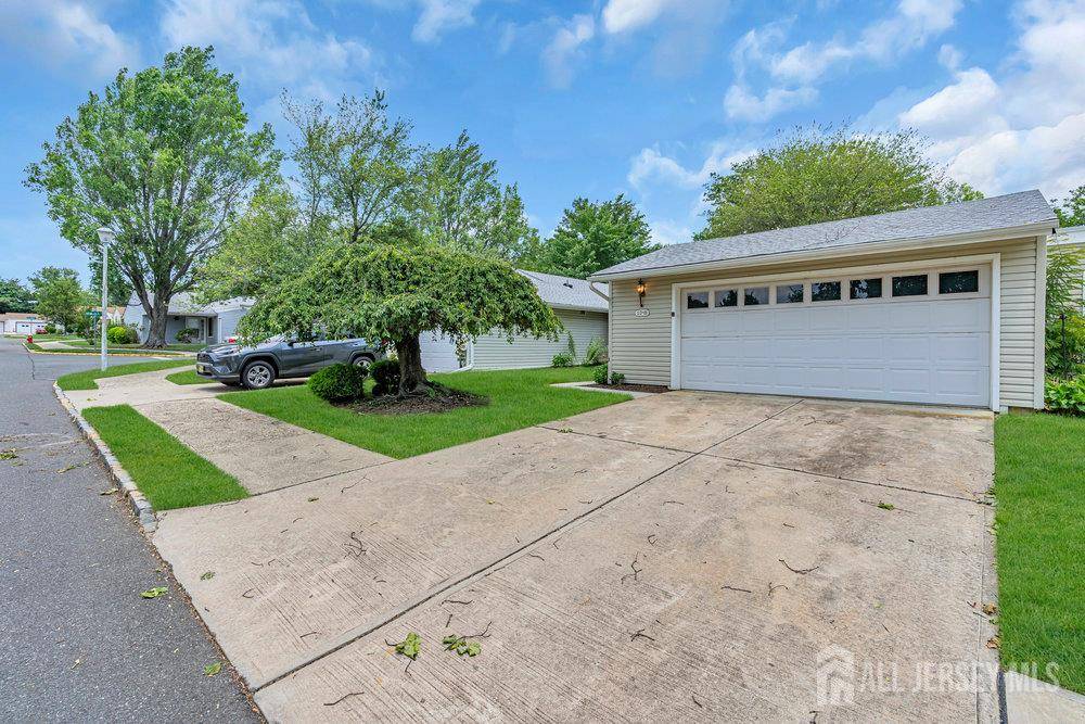 Monroe, NJ 08831,104 Chatham DR #B