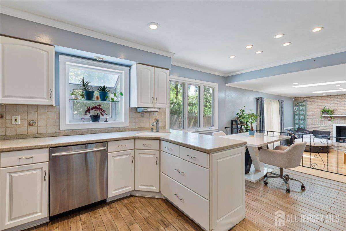 North Brunswick, NJ 08902,8 Garfield CT