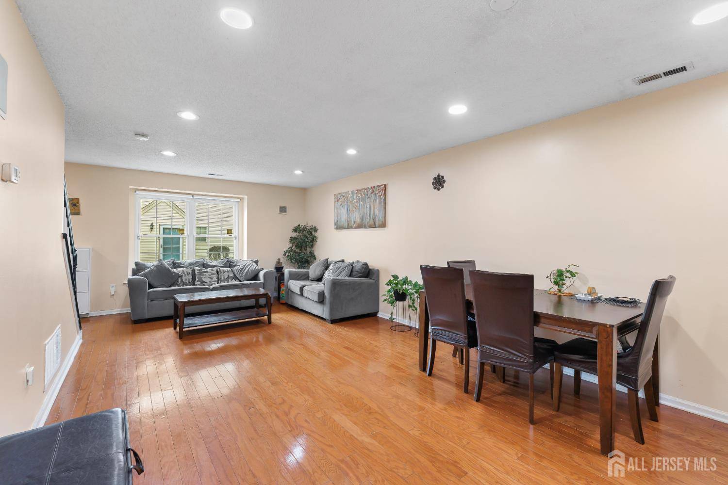 South Brunswick, NJ 08824,76 Lynnette CT