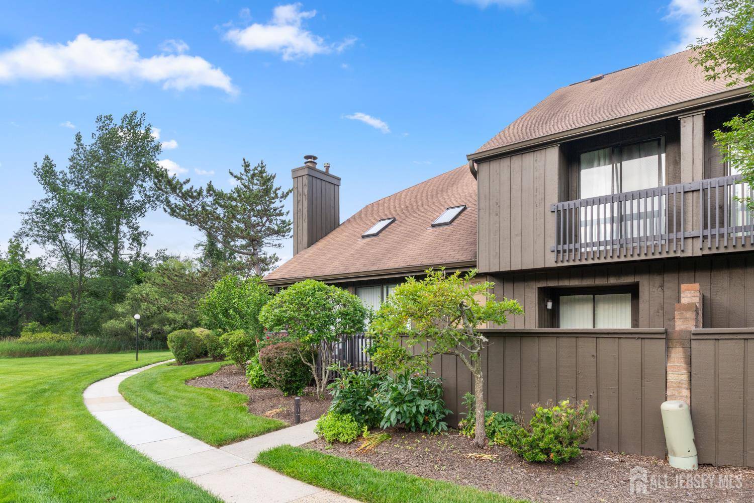 Edison, NJ 08820,348 Westgate DR