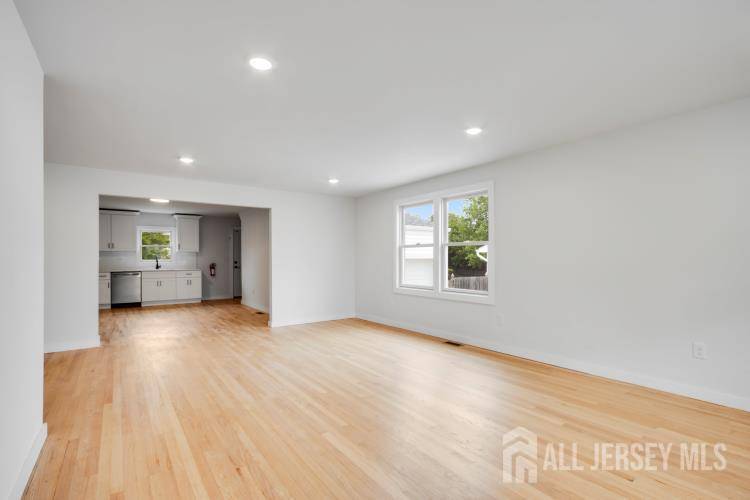 Edison, NJ 08817,99 Craig ST