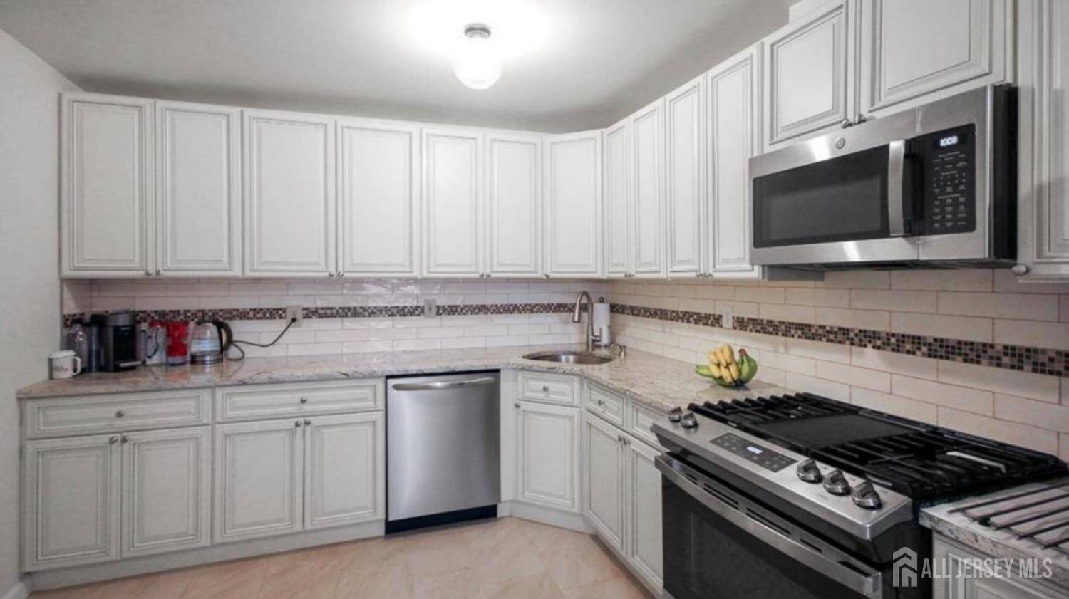 East Brunswick, NJ 08816,7 Lake AVE #1B