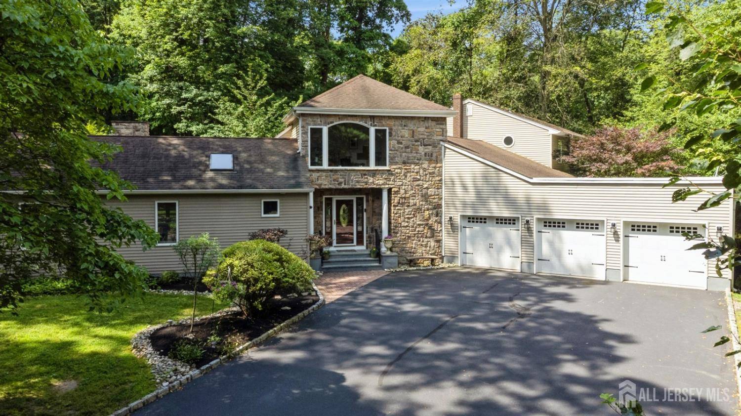 East Brunswick, NJ 08816,2 Derby LN
