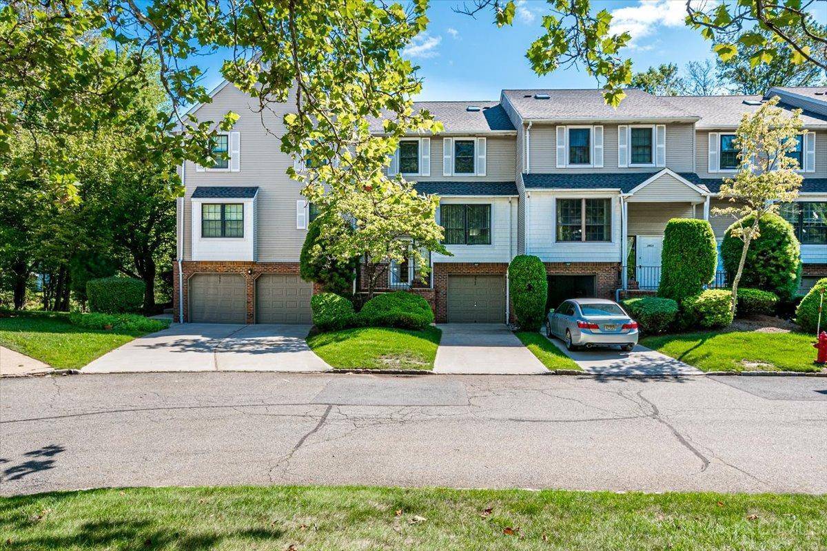 Edison, NJ 08820,3902 Spring Brook DR