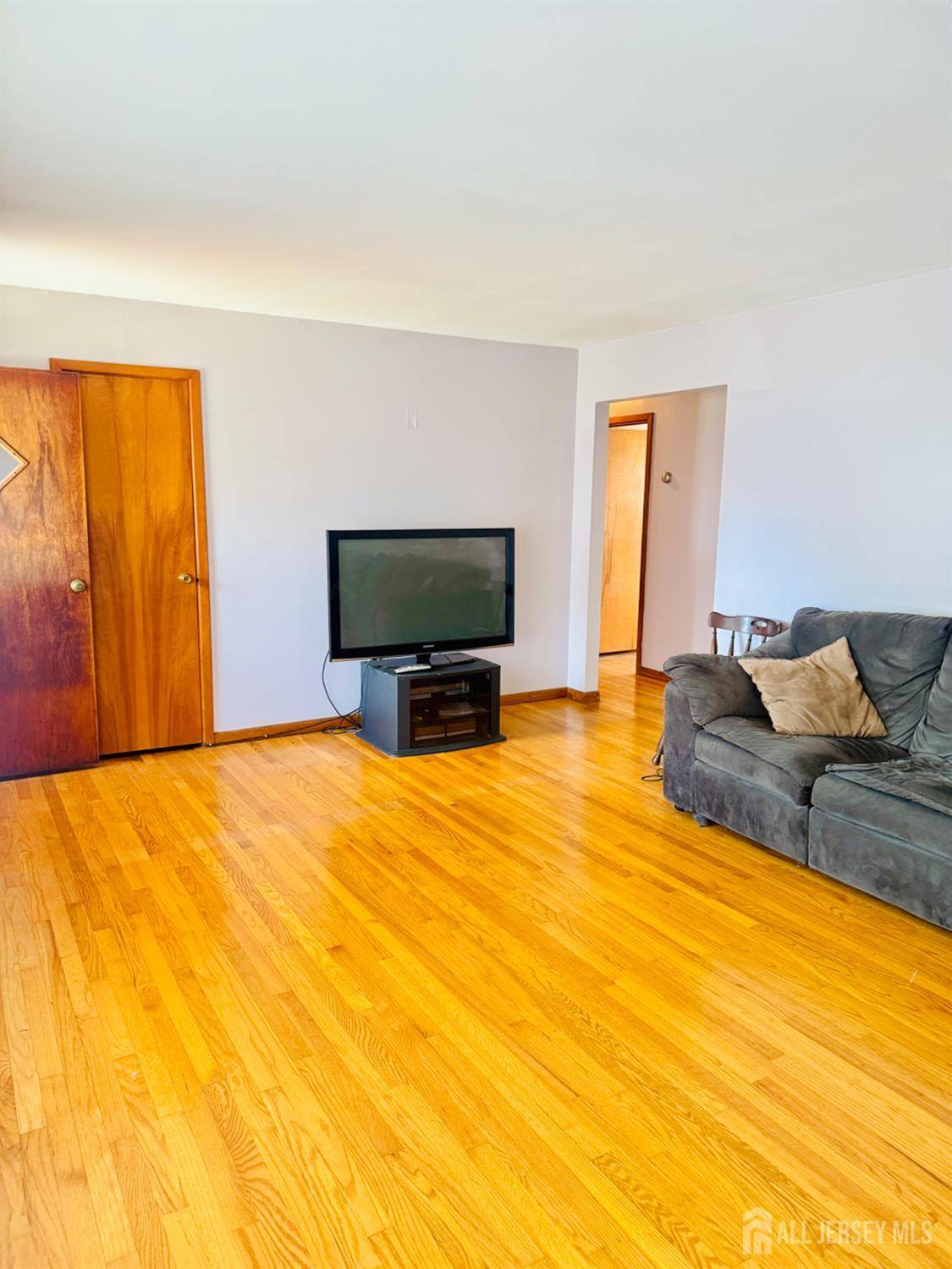 Colonia, NJ 07067,93 N Washington AVE N