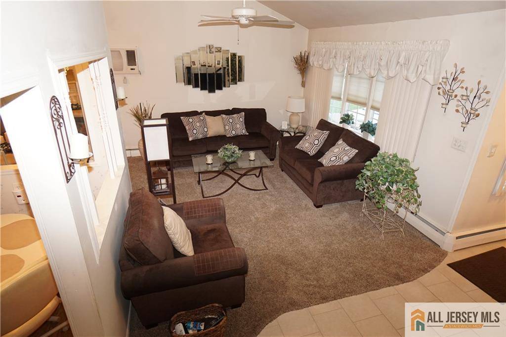 Colonia, NJ 07067,262 Amherst AVE