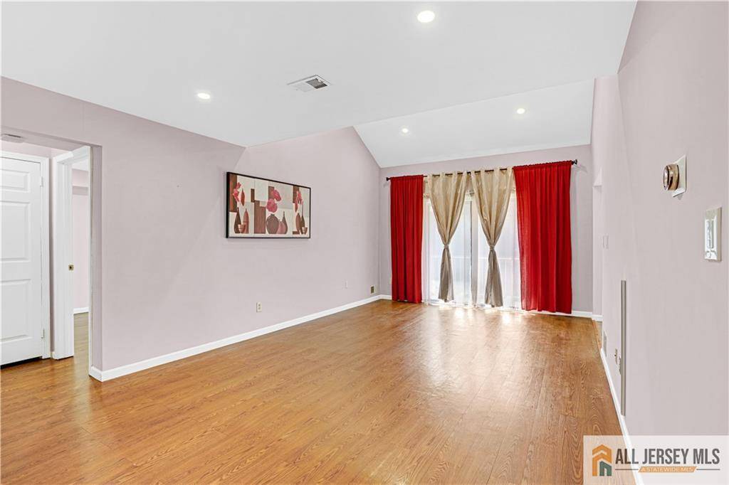 Woodbridge Proper, NJ 07095,134 Beverly Hill TER #F