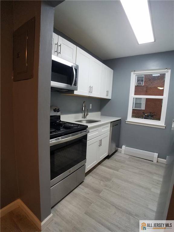 Spotswood, NJ 08884,289 Main ST #6G