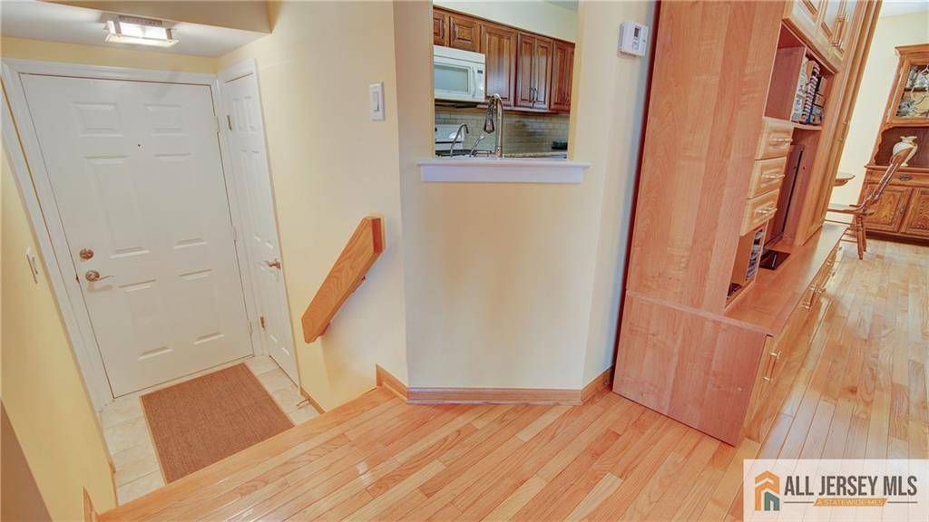 North Brunswick, NJ 08902,1141 Schmidt LN